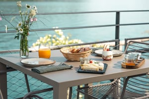 Colazione sulla terrazza vista lago presso il B&B Villa Patria